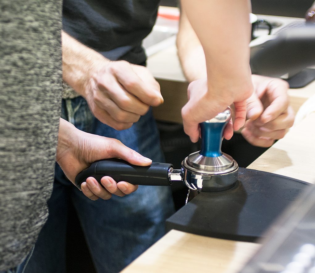Group tamping espresso